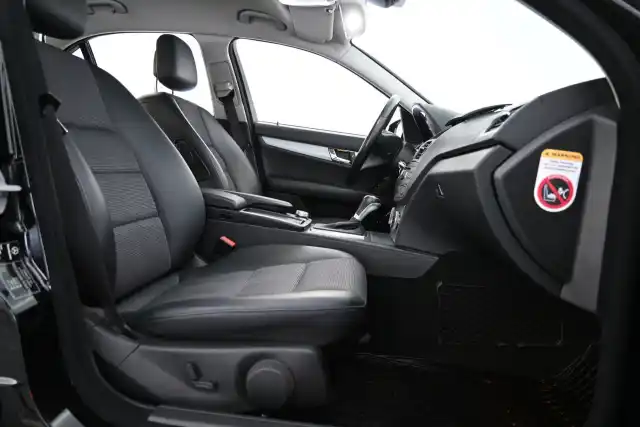 Musta Sedan, Mercedes-Benz C – GPF-664