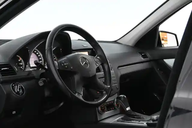 Musta Sedan, Mercedes-Benz C – GPF-664