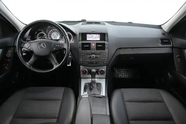 Musta Sedan, Mercedes-Benz C – GPF-664