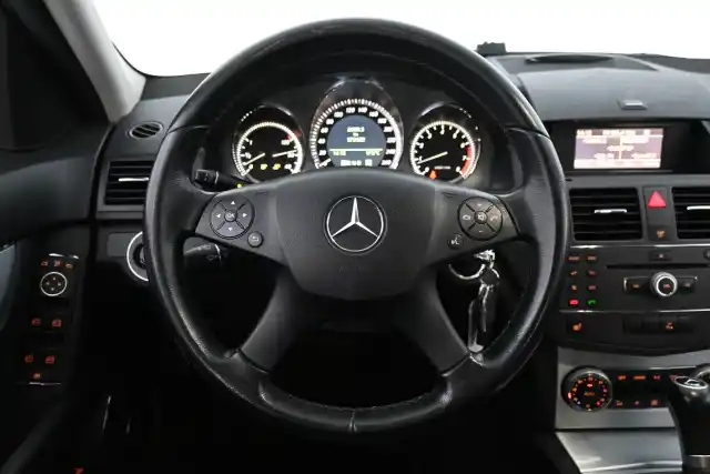 Musta Sedan, Mercedes-Benz C – GPF-664