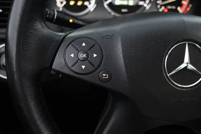 Musta Sedan, Mercedes-Benz C – GPF-664