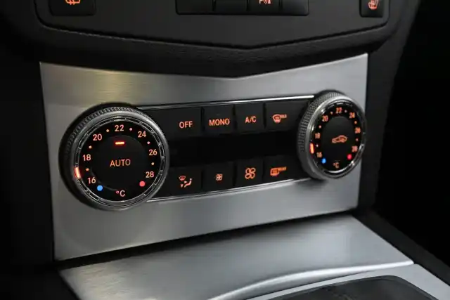 Musta Sedan, Mercedes-Benz C – GPF-664
