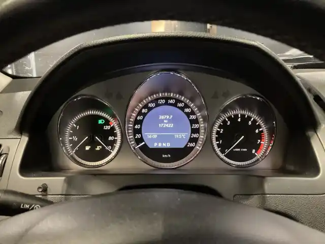 Musta Sedan, Mercedes-Benz C – GPF-664