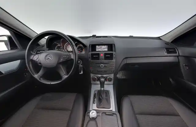 Musta Sedan, Mercedes-Benz C – GPF-664