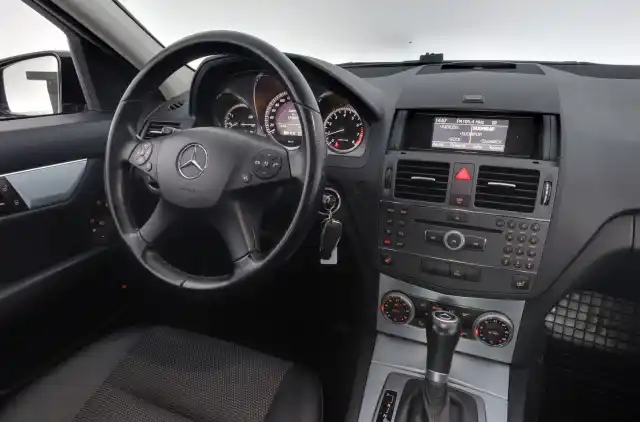 Musta Sedan, Mercedes-Benz C – GPF-664