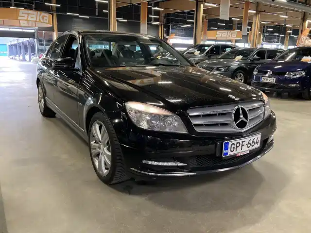 Musta Sedan, Mercedes-Benz C – GPF-664