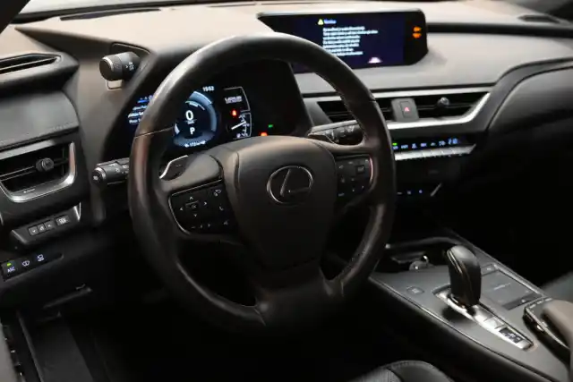 Musta Viistoperä, Lexus UX – GPG-860