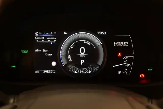 Musta Viistoperä, Lexus UX – GPG-860