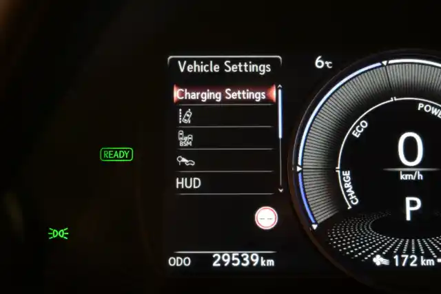 Musta Viistoperä, Lexus UX – GPG-860
