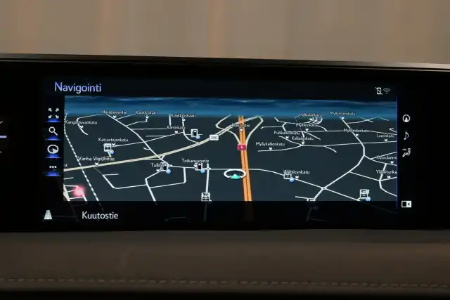 Musta Viistoperä, Lexus UX – GPG-860