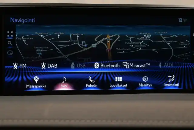Musta Viistoperä, Lexus UX – GPG-860