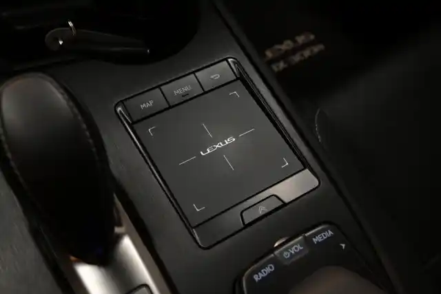 Musta Viistoperä, Lexus UX – GPG-860