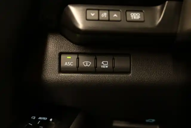 Musta Viistoperä, Lexus UX – GPG-860