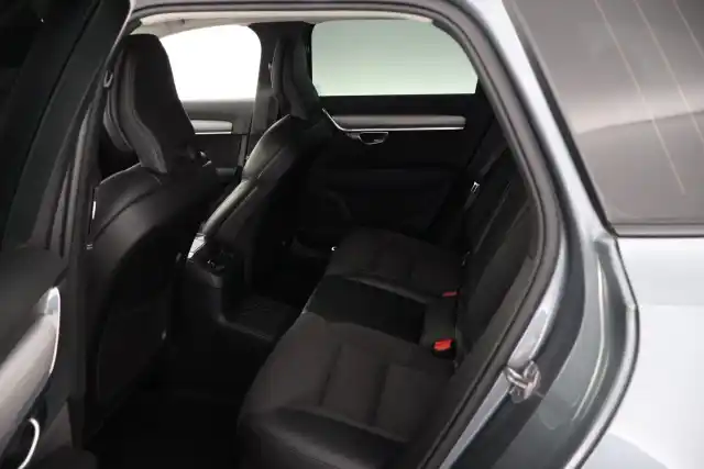 Harmaa Farmari, Volvo V90 – GPH-693