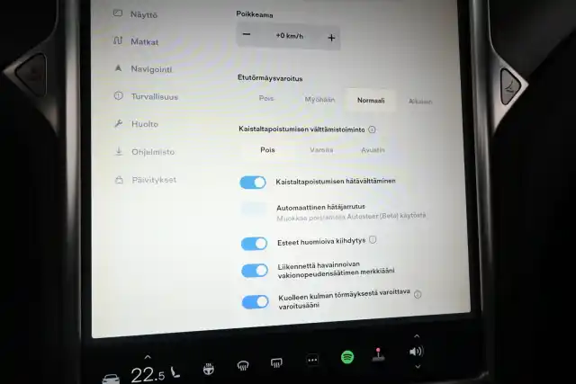 Valkoinen Maastoauto, Tesla Model X – GPI-989