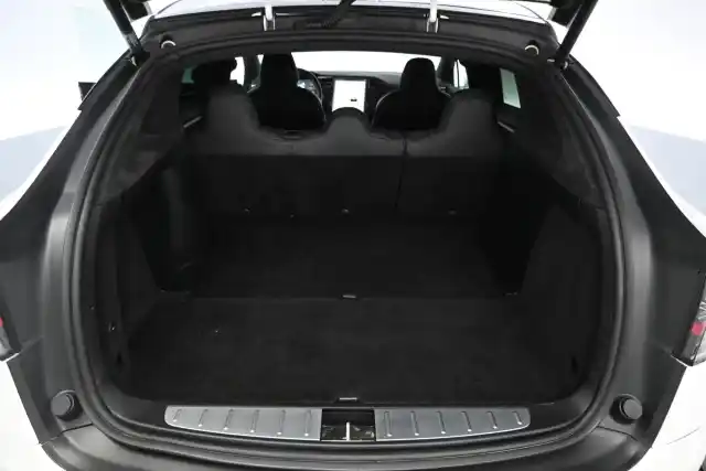 Valkoinen Maastoauto, Tesla Model X – GPI-989