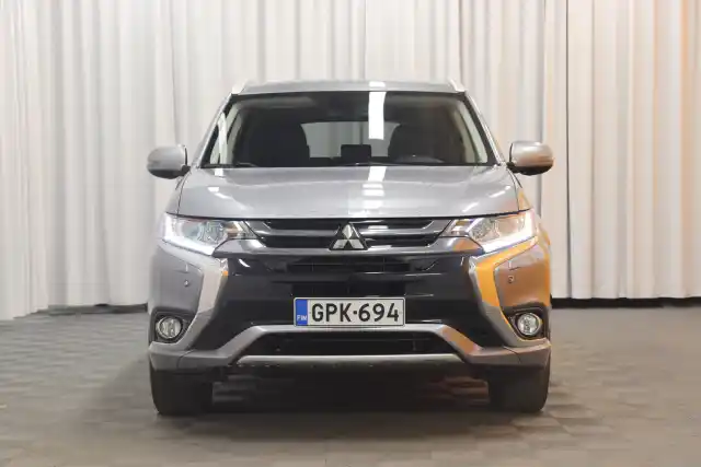 Harmaa Maastoauto, Mitsubishi Outlander PHEV – GPK-694