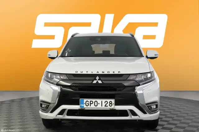 Valkoinen Maastoauto, Mitsubishi Outlander – GPO-128
