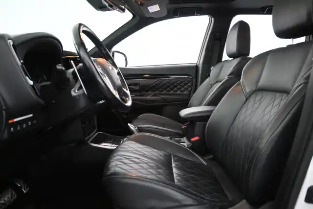 Valkoinen Maastoauto, Mitsubishi Outlander – GPO-128
