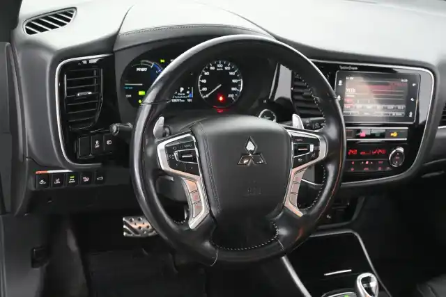 Valkoinen Maastoauto, Mitsubishi Outlander – GPO-128