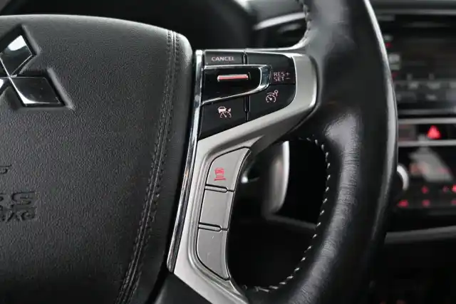 Valkoinen Maastoauto, Mitsubishi Outlander – GPO-128
