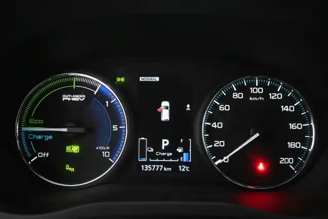 Valkoinen Maastoauto, Mitsubishi Outlander – GPO-128