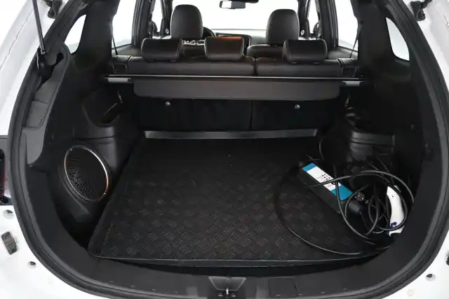 Valkoinen Maastoauto, Mitsubishi Outlander – GPO-128