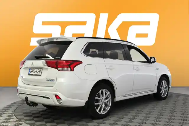 Valkoinen Maastoauto, Mitsubishi Outlander – GPO-128