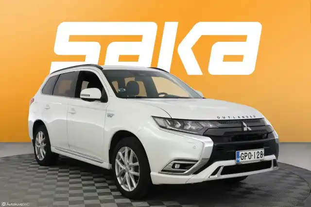 Valkoinen Maastoauto, Mitsubishi Outlander – GPO-128
