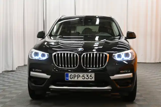 Musta Maastoauto, BMW X3 – GPP-535