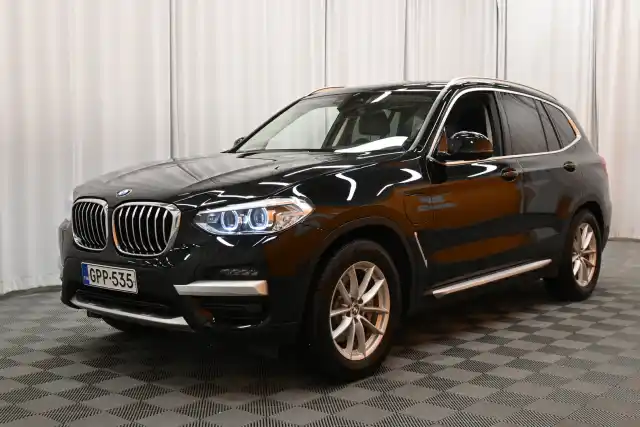 Musta Maastoauto, BMW X3 – GPP-535