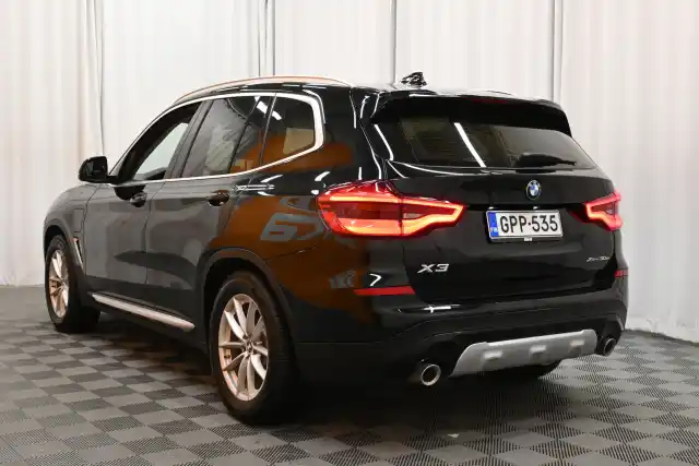 Musta Maastoauto, BMW X3 – GPP-535