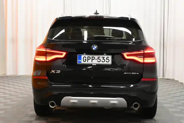 Musta Maastoauto, BMW X3 – GPP-535