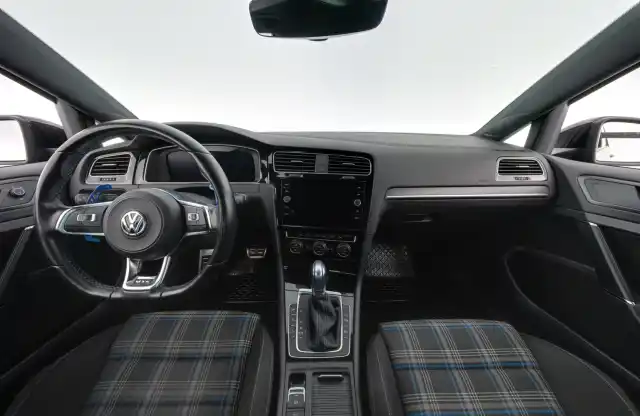 Musta Viistoperä, Volkswagen Golf – GPP-917