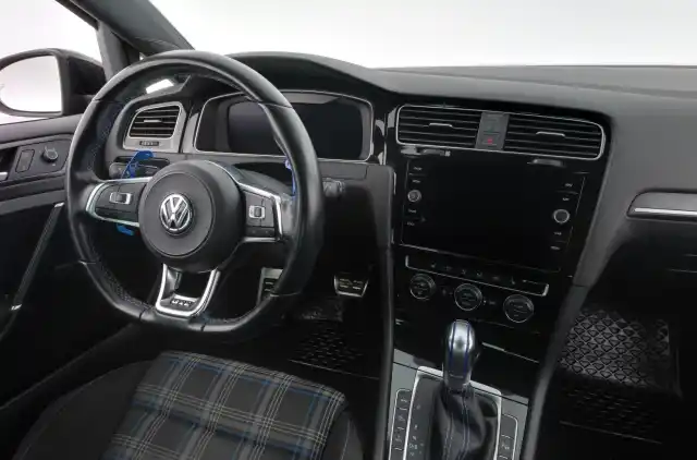 Musta Viistoperä, Volkswagen Golf – GPP-917