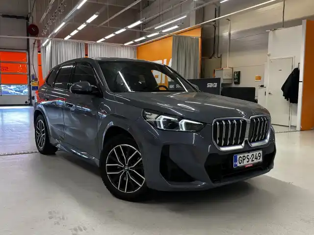 BMW iX1