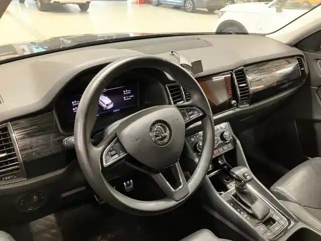Musta Maastoauto, Skoda Kodiaq – GPS-881