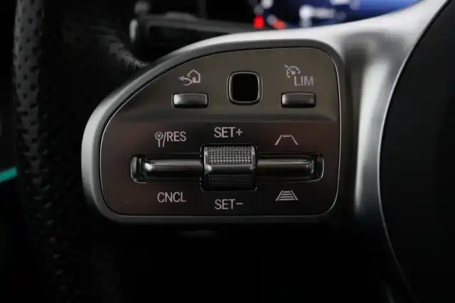 Valkoinen Maastoauto, Mercedes-Benz GLE – GPS-884