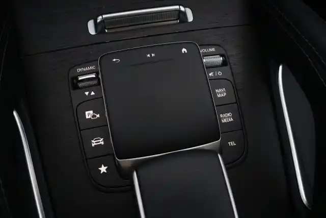 Valkoinen Maastoauto, Mercedes-Benz GLE – GPS-884