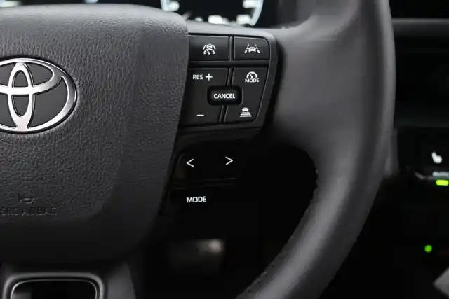 Valkoinen Maastoauto, Toyota C-HR – GRB-943