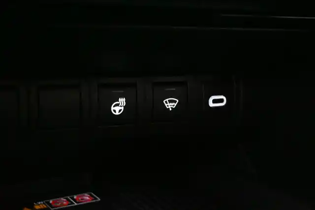 Valkoinen Maastoauto, Toyota C-HR – GRB-943