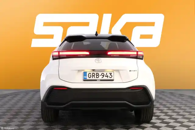 Valkoinen Maastoauto, Toyota C-HR – GRB-943