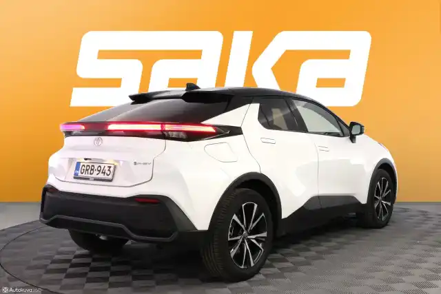 Valkoinen Maastoauto, Toyota C-HR – GRB-943