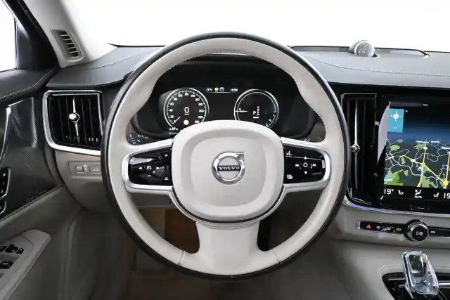 Harmaa Sedan, Volvo S90 – GRG-823