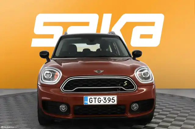 Ruskea Maastoauto, MINI Countryman – GTG-395