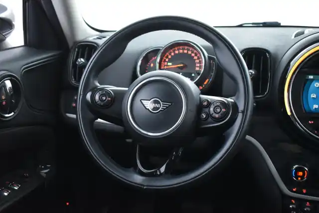 Ruskea Maastoauto, MINI Countryman – GTG-395