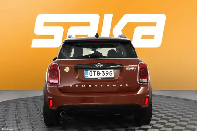 Ruskea Maastoauto, MINI Countryman – GTG-395