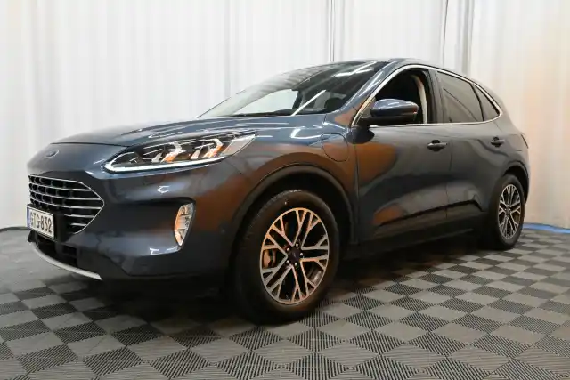 Sininen Maastoauto, Ford Kuga – GTG-832