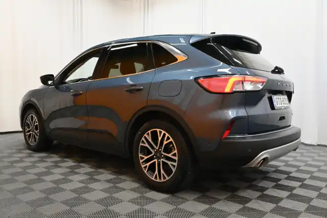 Sininen Maastoauto, Ford Kuga – GTG-832