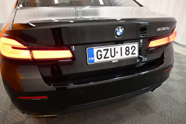 Musta Sedan, BMW 530 – GZU-182